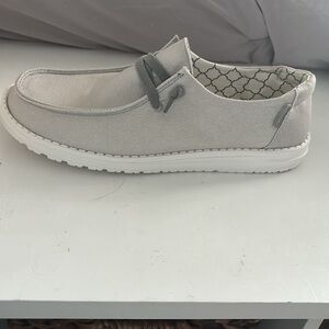 Brand new hey dudes with tags